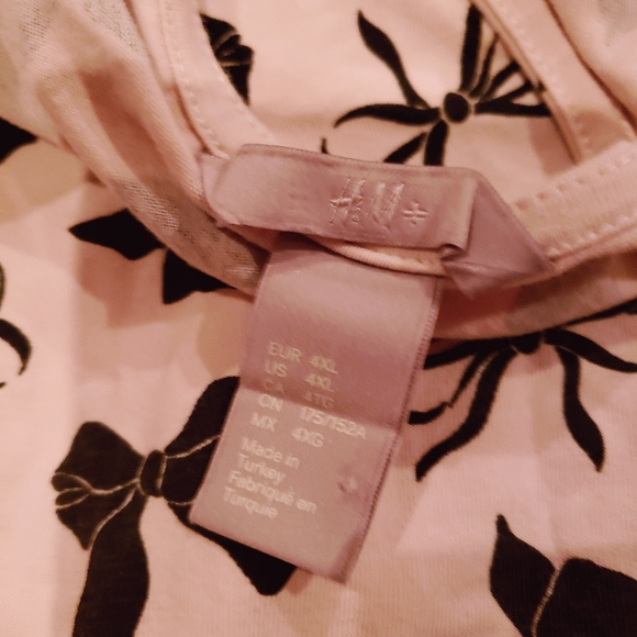 H&M Cropped Shirt w/Scooped Neck in Front & Back - Picture 3 of 3